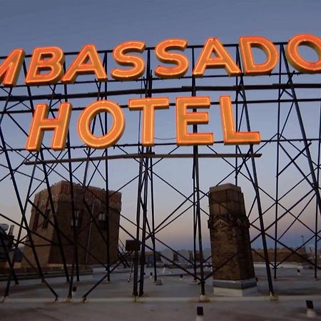 Ambassador Hotel Milwaukee, Trademark Collection By Wyndham Экстерьер фото