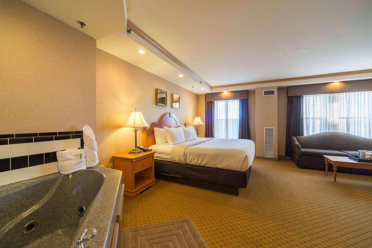 Ambassador Hotel Milwaukee, Trademark Collection By Wyndham Экстерьер фото