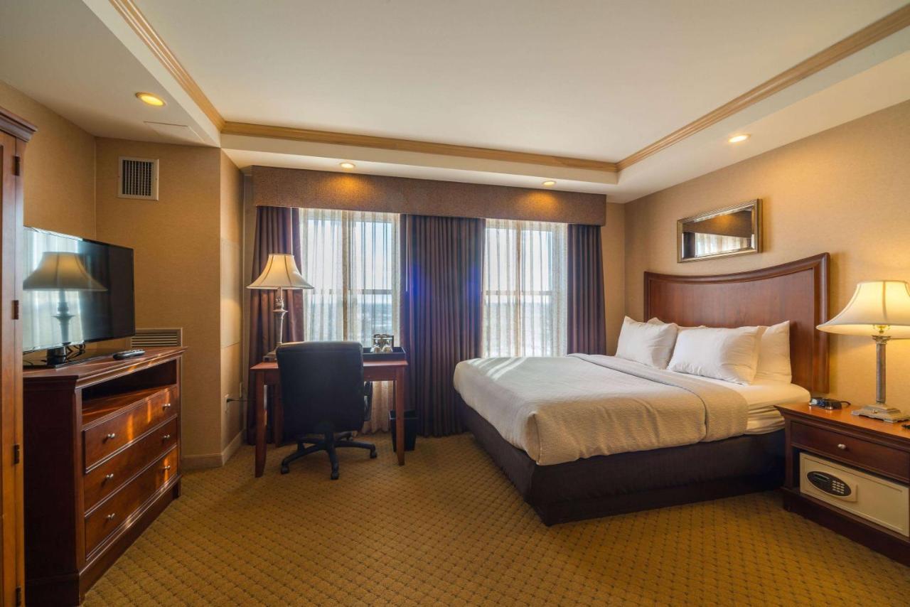 Ambassador Hotel Milwaukee, Trademark Collection By Wyndham Экстерьер фото