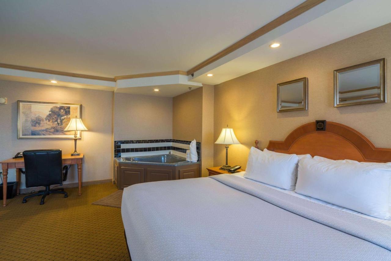 Ambassador Hotel Milwaukee, Trademark Collection By Wyndham Экстерьер фото