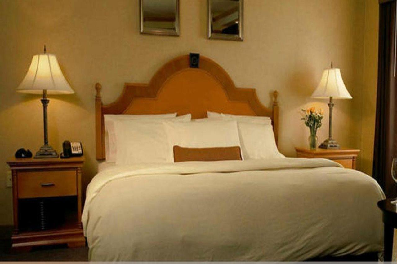 Ambassador Hotel Milwaukee, Trademark Collection By Wyndham Экстерьер фото